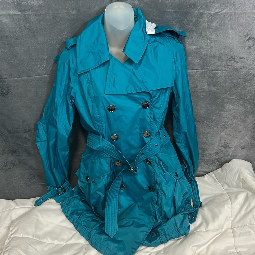 Ladies Burberry trenchcoat size 4. EUC.